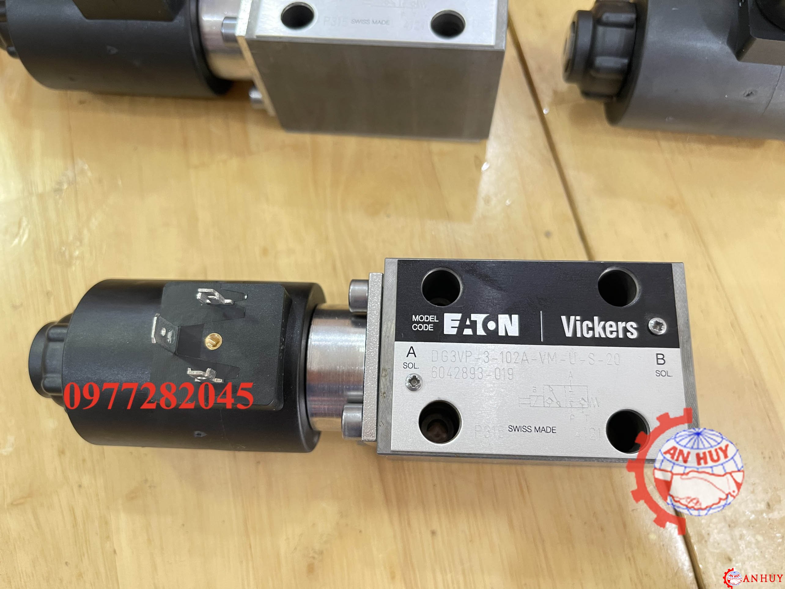 Van-thuy-luc-Vickers-Directional Valve-DG4V-3S-2A-MU-D5-60