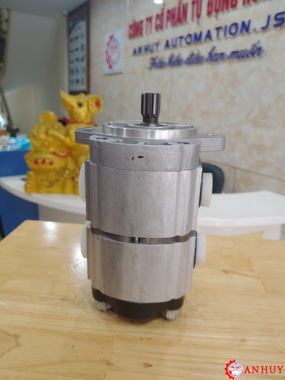 bom-thuy-luc-banh-rang-2-tang-parker-CN103692019